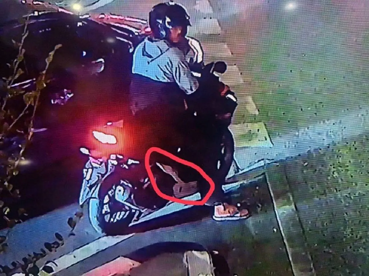 โจรเหิมกลางกรุงฯ ขี่จยย.ประกบรถตุ๊กตุ๊ก กระชากสร้อยทอง 10 บาท