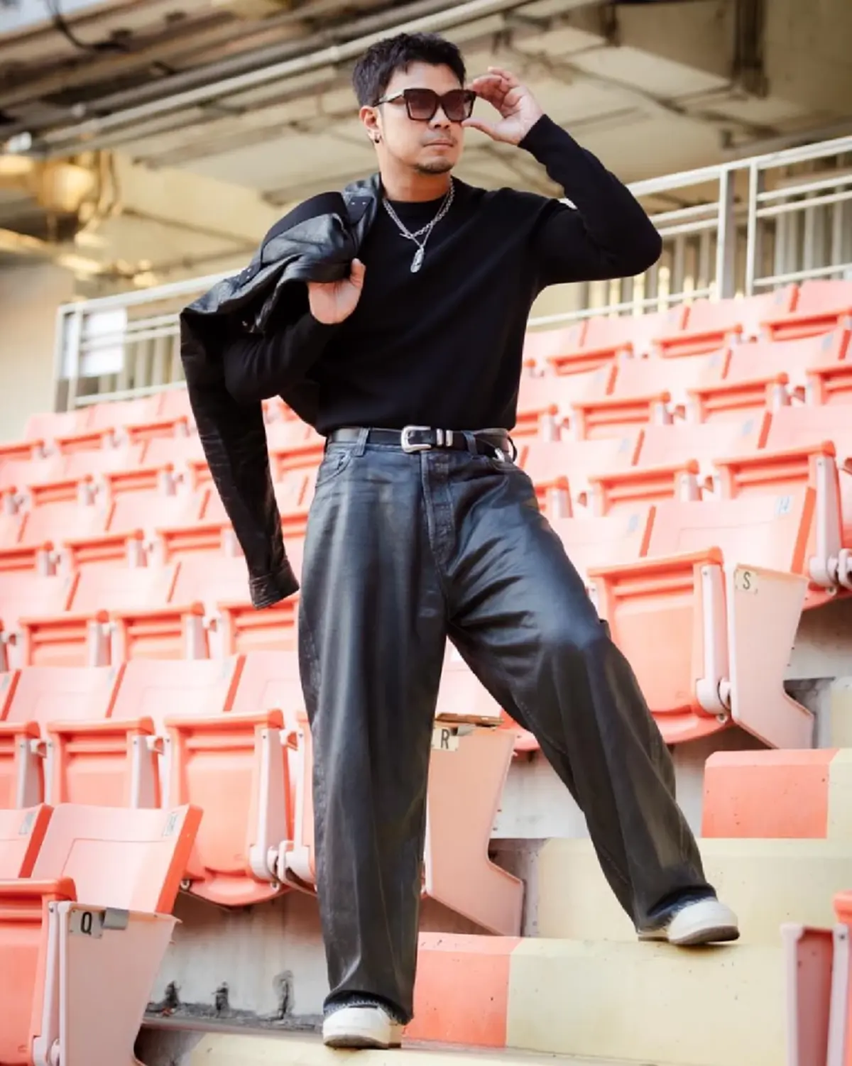 ดราม่าสนั่น หนุ่ม กะลา ขึ้นเวทีคอนเสิร์ต เจอคนดูตะโกนด่า ลุกหนี