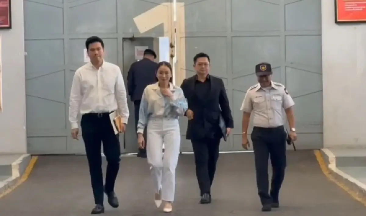 "ทักษิณ"ร้องเพลง Let it be ให้ แพทองธาร-ปิฎก ฟัง หลังรู้ผลเลือกตั้ง