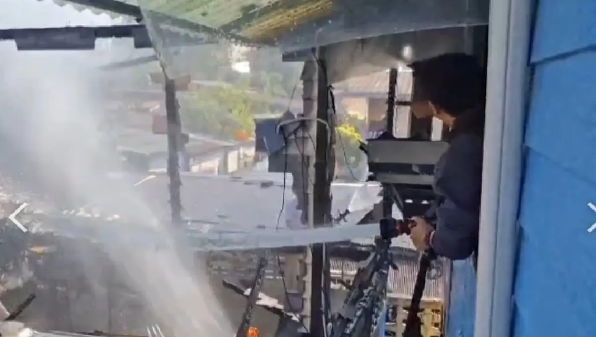 ระทึกไฟไหม้บ้านชุมชนคับแคบ ซอยราษฎร์บูรณะ 16 โชคดีไร้คนเจ็บ