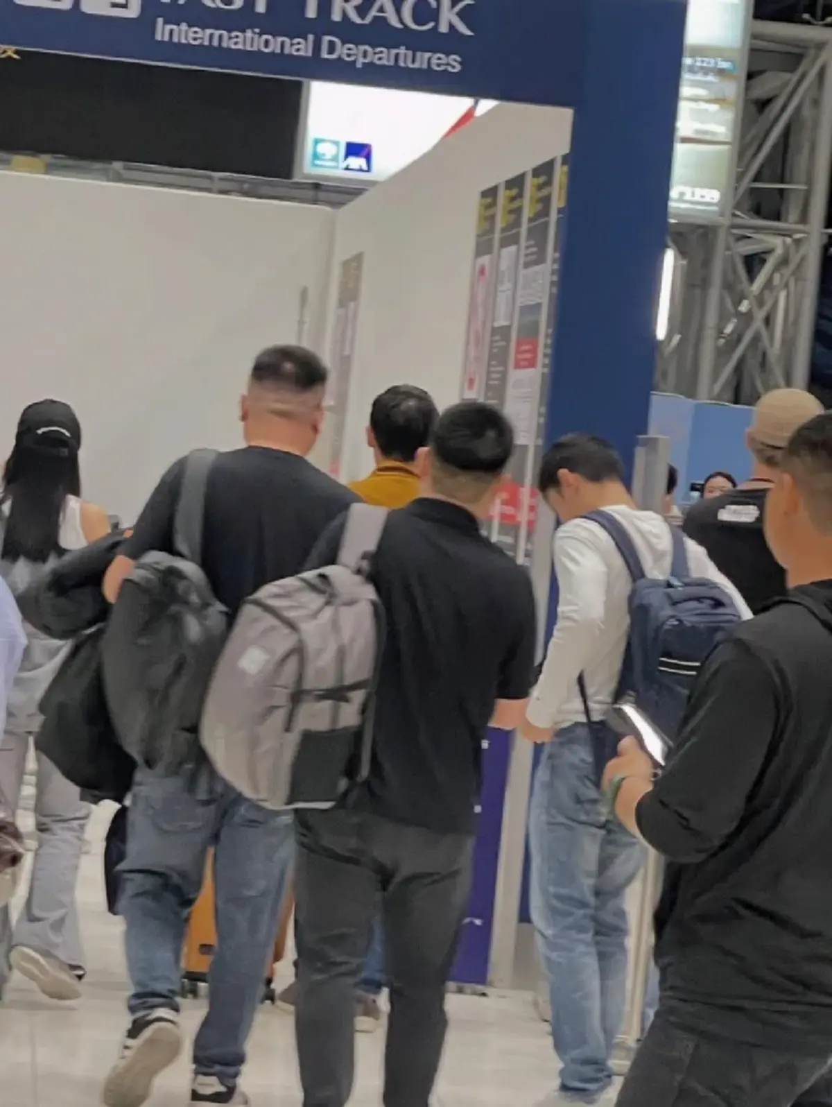 โดนแล้ว พนักงานแอบถ่าย ทิม พิธา-ดาราสาว งานเข้าเต็มๆ