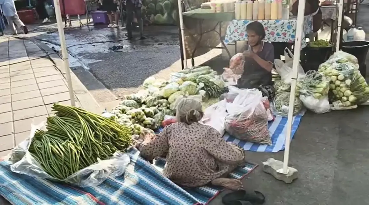 เปิดใจ ยายขายผัก หลัง เจ้าของตลาด ช่วยเหลือให้ที่ขายของใหม่