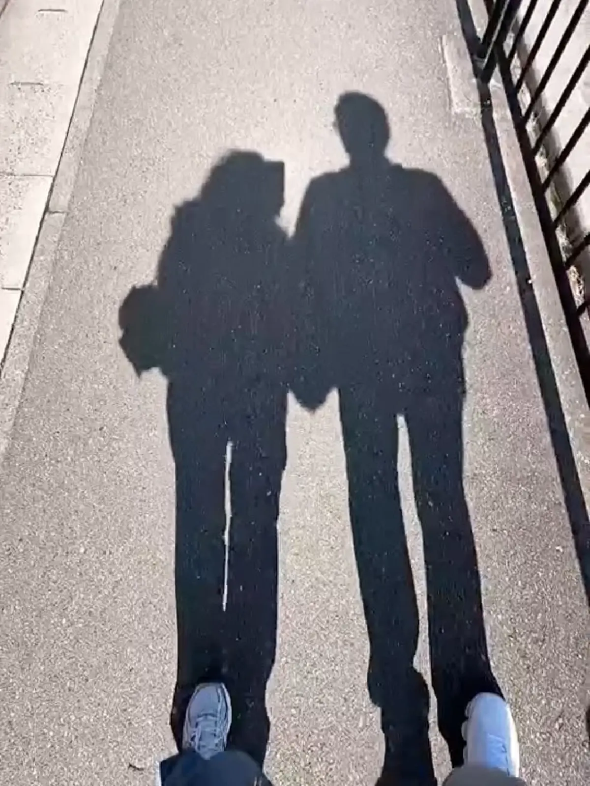  หวานยันเงา! “เป้ย ปานวาด” เปิดตัวรักใหม่ผ่านภาพเงากลางแดด