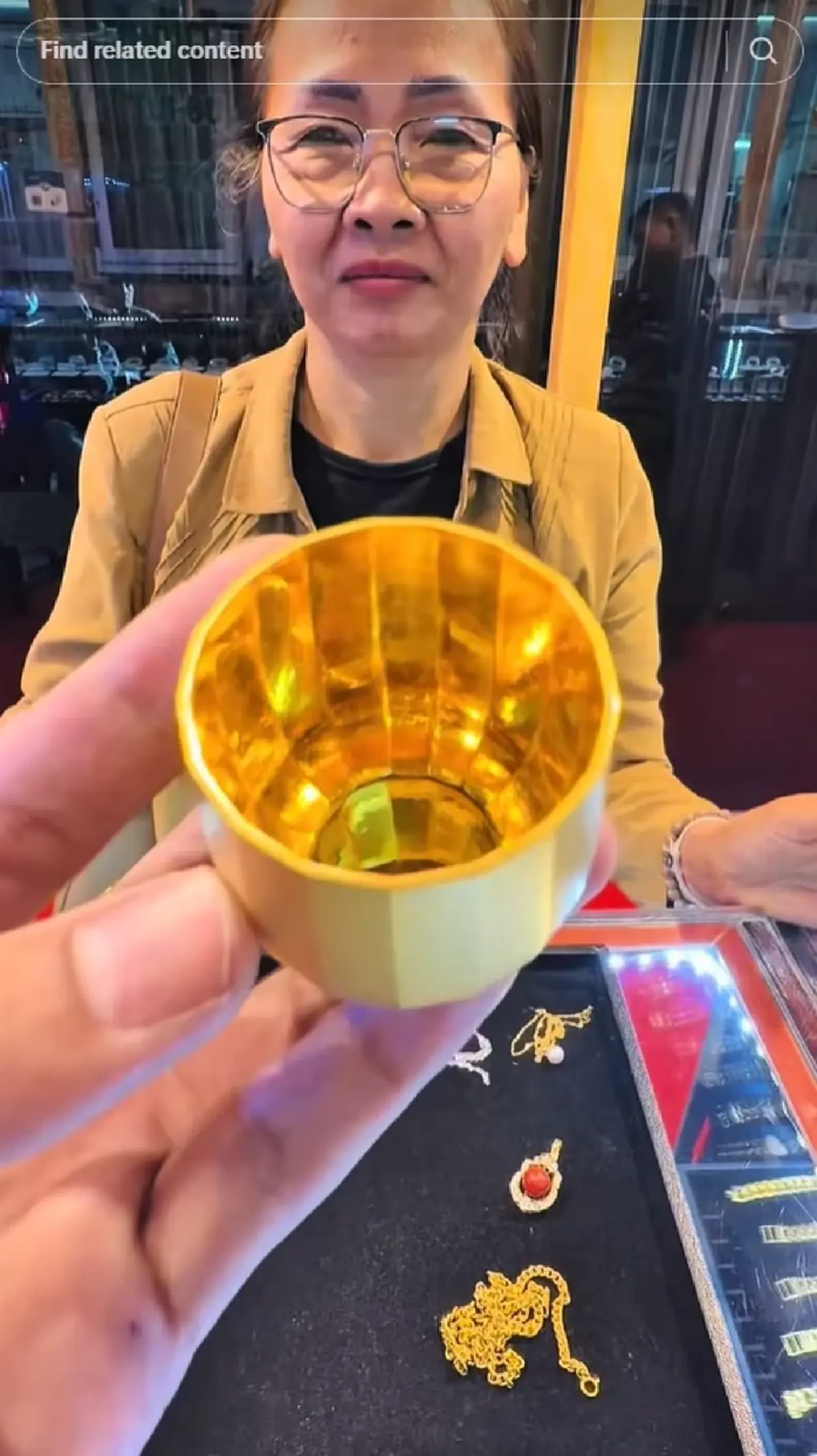 ลูกค้านำ แก้วน้ำทองคำ มาให้ ช่างทองตรวจ ผลออกมาน้ำตาแทบไหล