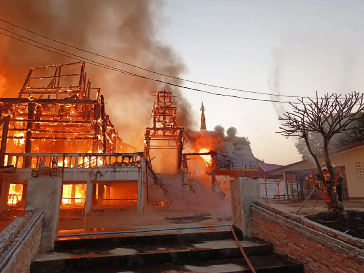 เปิดภาพล่าสุด กุฎิไม้วัดม่อนปู่ยักษ์ ไฟไหม้วอดเสียหายทั้งหลัง