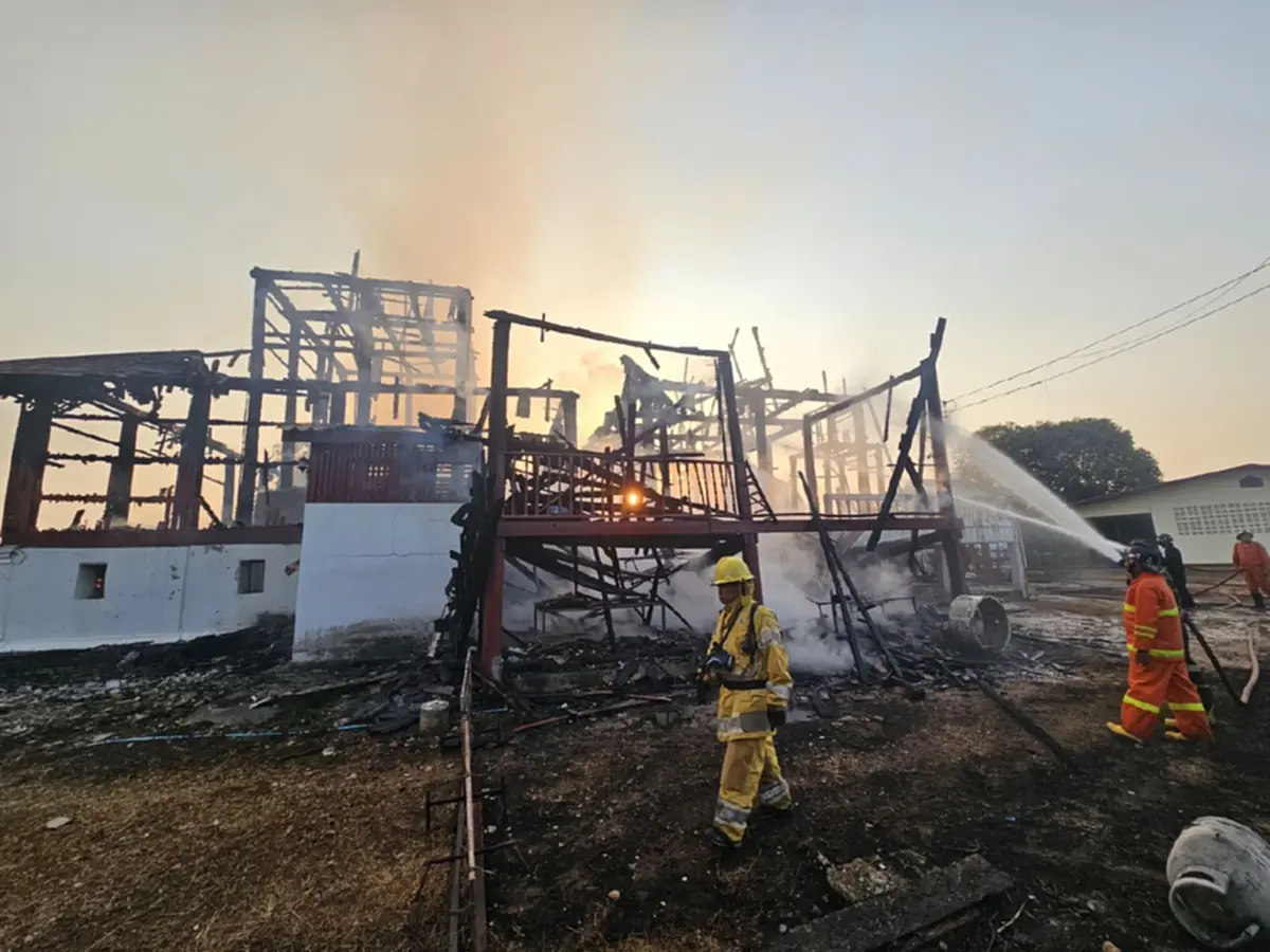 เปิดภาพล่าสุด กุฎิไม้วัดม่อนปู่ยักษ์ ไฟไหม้วอดเสียหายทั้งหลัง