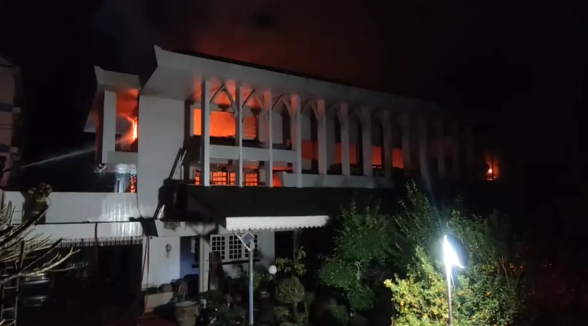 ไฟไหม้บ้านเครือญาติอดีตดาราดัง วอดทั้งหลัง ของสะสมเสียหายอื้อ