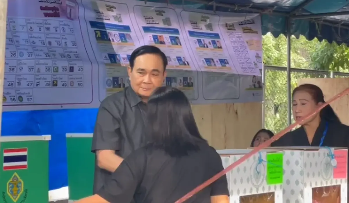 พล.อ.ประยุทธ์ มาแล้ว ใช้สิทธิ์เลือกตั้ง พูดตรงๆเรื่องรัฐบาลใหม่