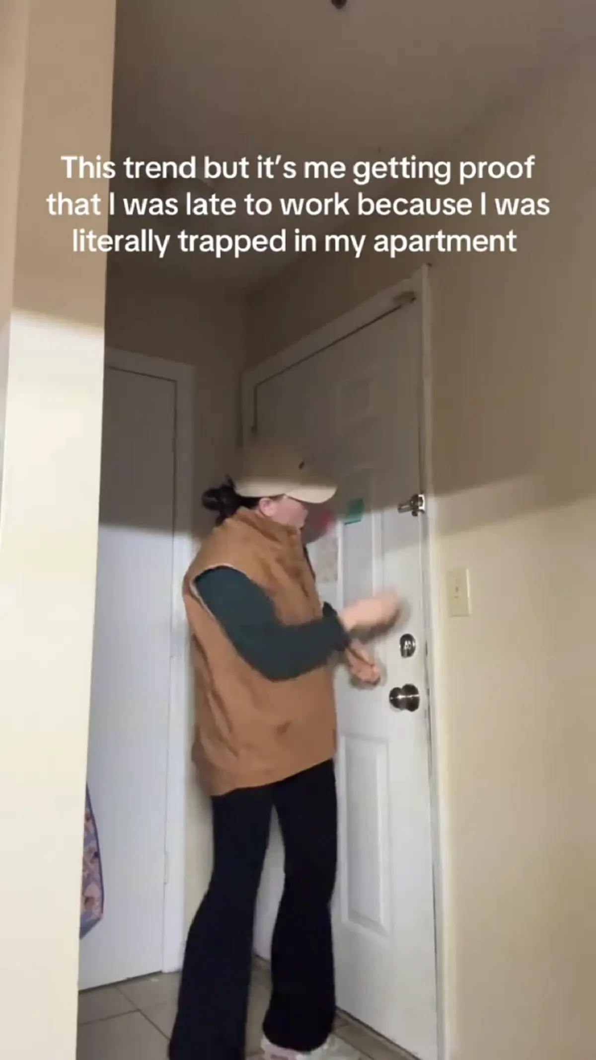 ฮาแต่จริง! สาวส่งคลิปยืนยันหัวหน้า ลางานเพราะติดในห้อง  