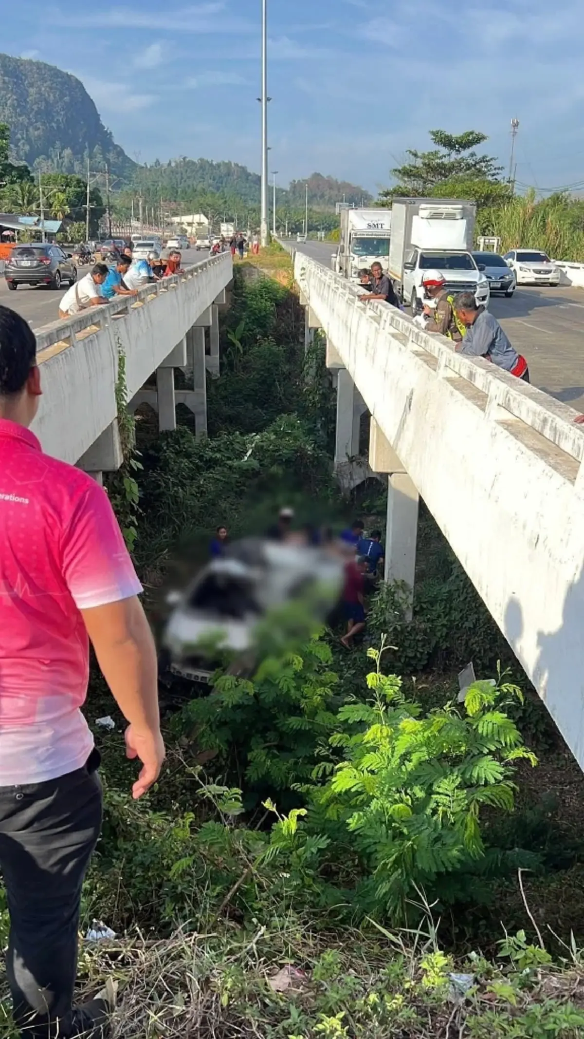 สลดใจ สาวขับเก๋งเสียหลักหลุดโค้งสะพาน หน้า รร.บ้านตาขุน ดับ 1 ราย