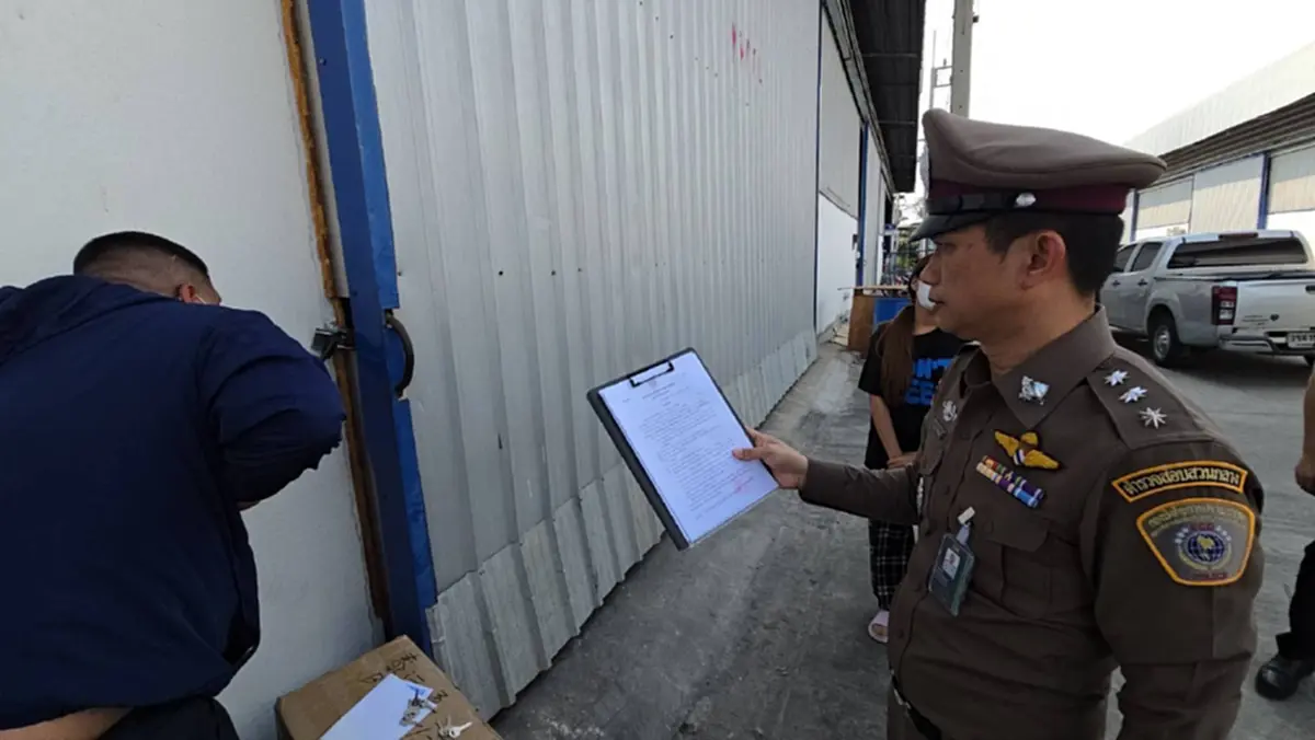 ฝันร้ายสายช้อปออนไลน์ บุกโกดังของปลอม ครีม แชมพู ยี่ห้อดังเพียบ