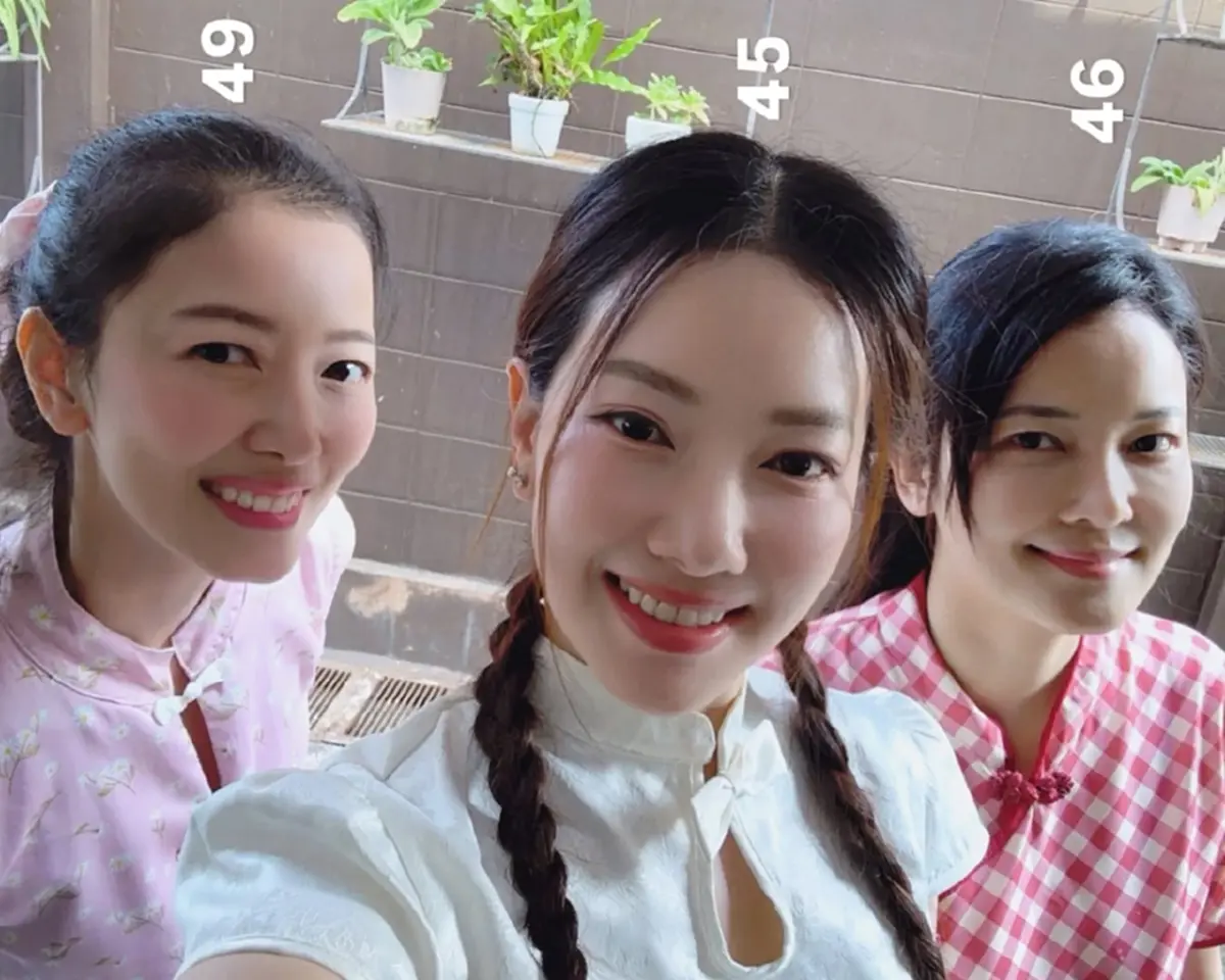 “นุ่น วรนุช” รวมภาพสามสาวตระกูลวงษ์สวรรค์ เฉลยอายุแล้วอึ้ง