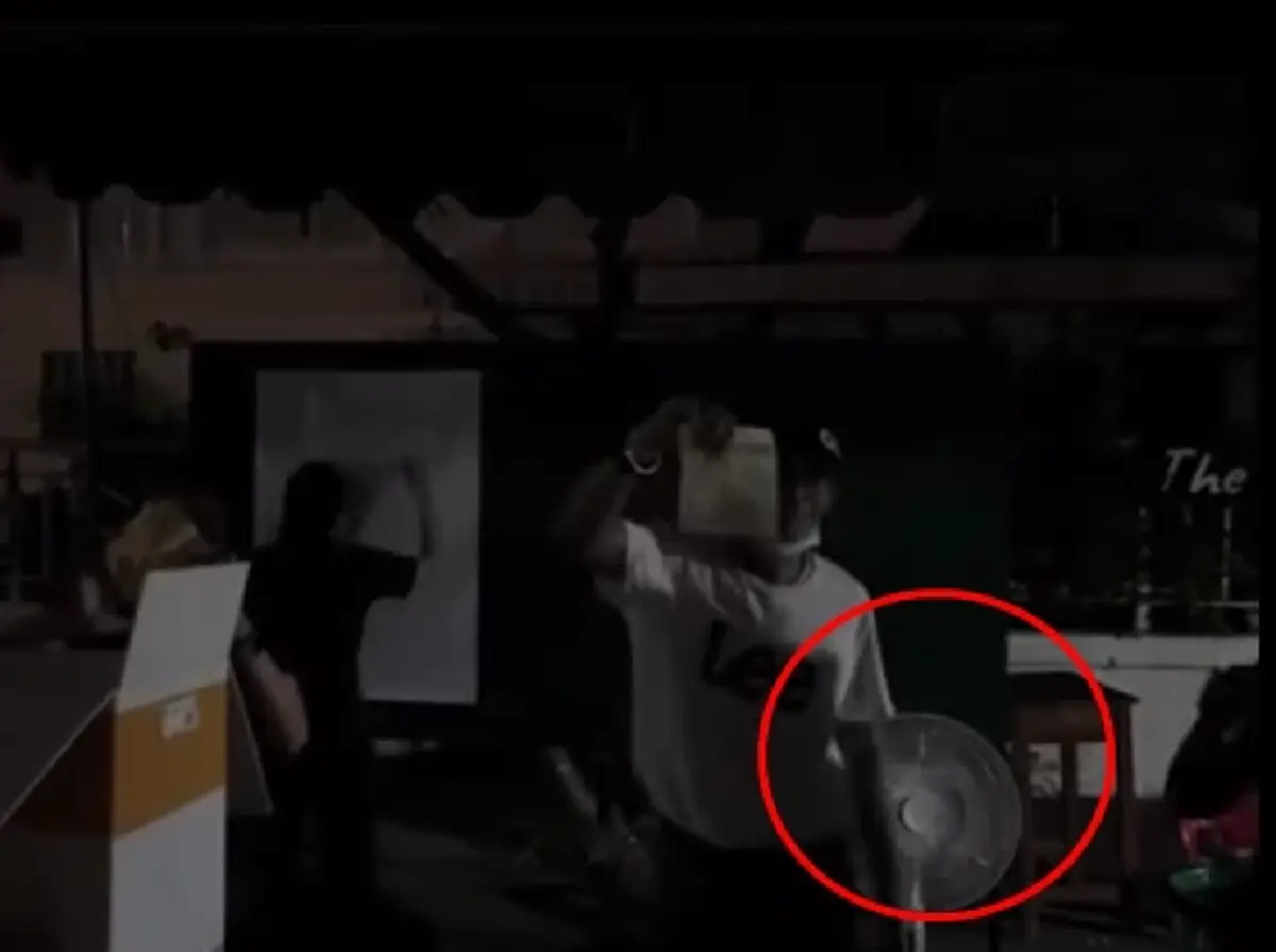 ชาวเน็ตงง ไฟดับตอนนับคะแนน ก่อนมองไปที่พัดลมถึงกับตกใจ