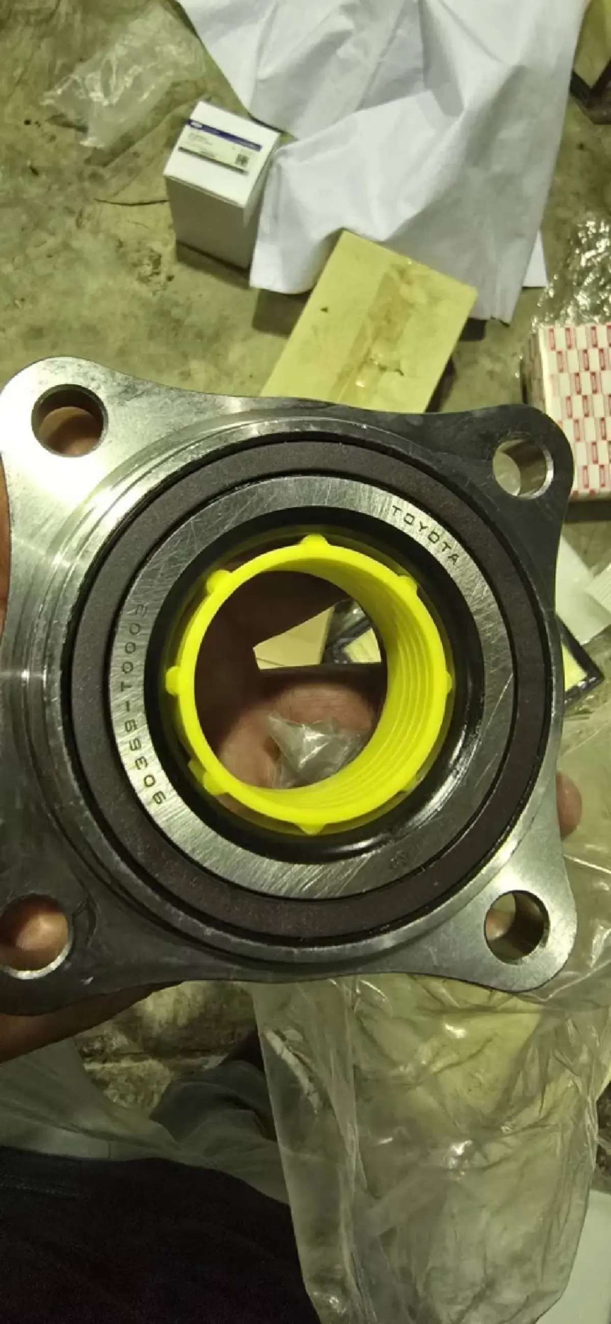 จับคาแท่นพิมพ์! ทลายโรงงานผลิตกล่อง & อะไหล่รถยนต์ปลอม