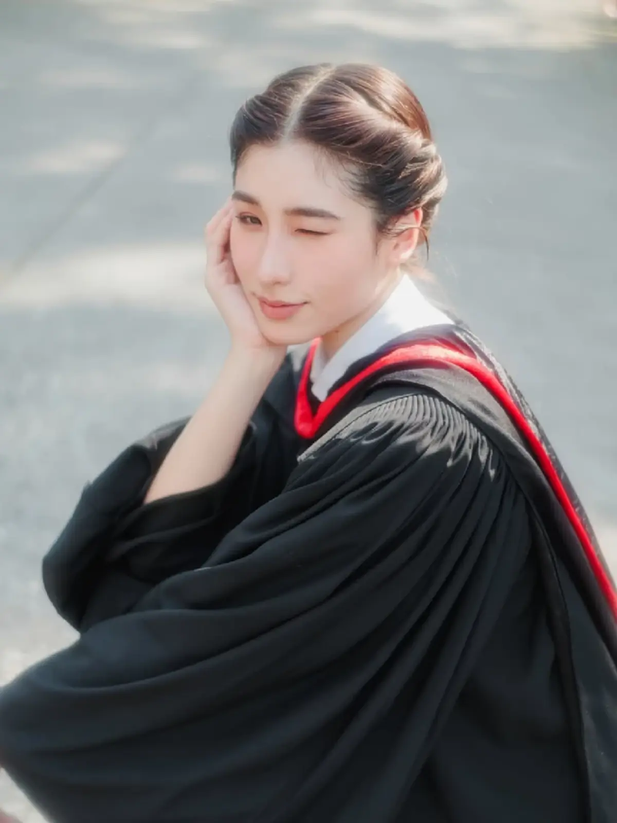 ลูกสาวบ้านทองเจือ คว้าบัณฑิตเกียรตินิยมอันดับ 1 ศิลปากร