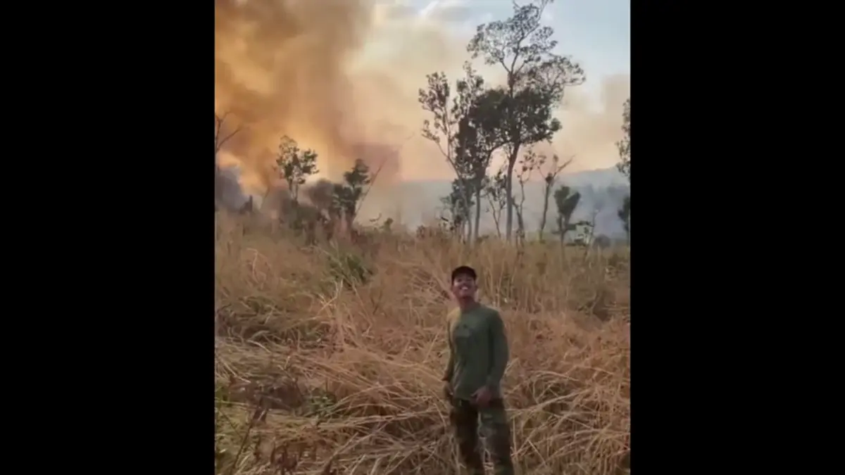 กัมพูชาเผาป่าชายแดน ควันลามกระทบไทย เตรียมรถดับเพลิงเฝ้าระวัง