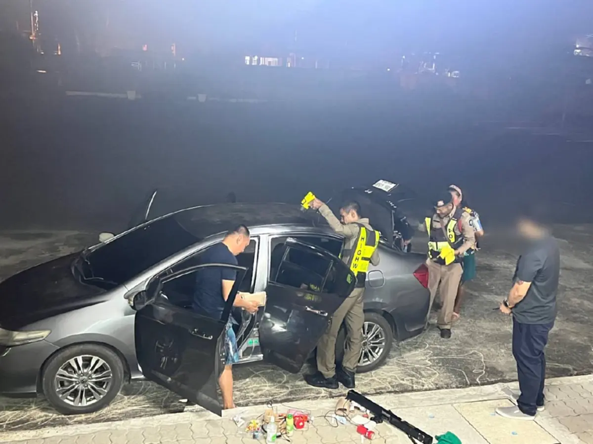 ล่ากลางถนน จับ บอส ท่าทอง ป้ายขูด เปิดรถเจอปืน ก่อนโป๊ะคดีติดตัว