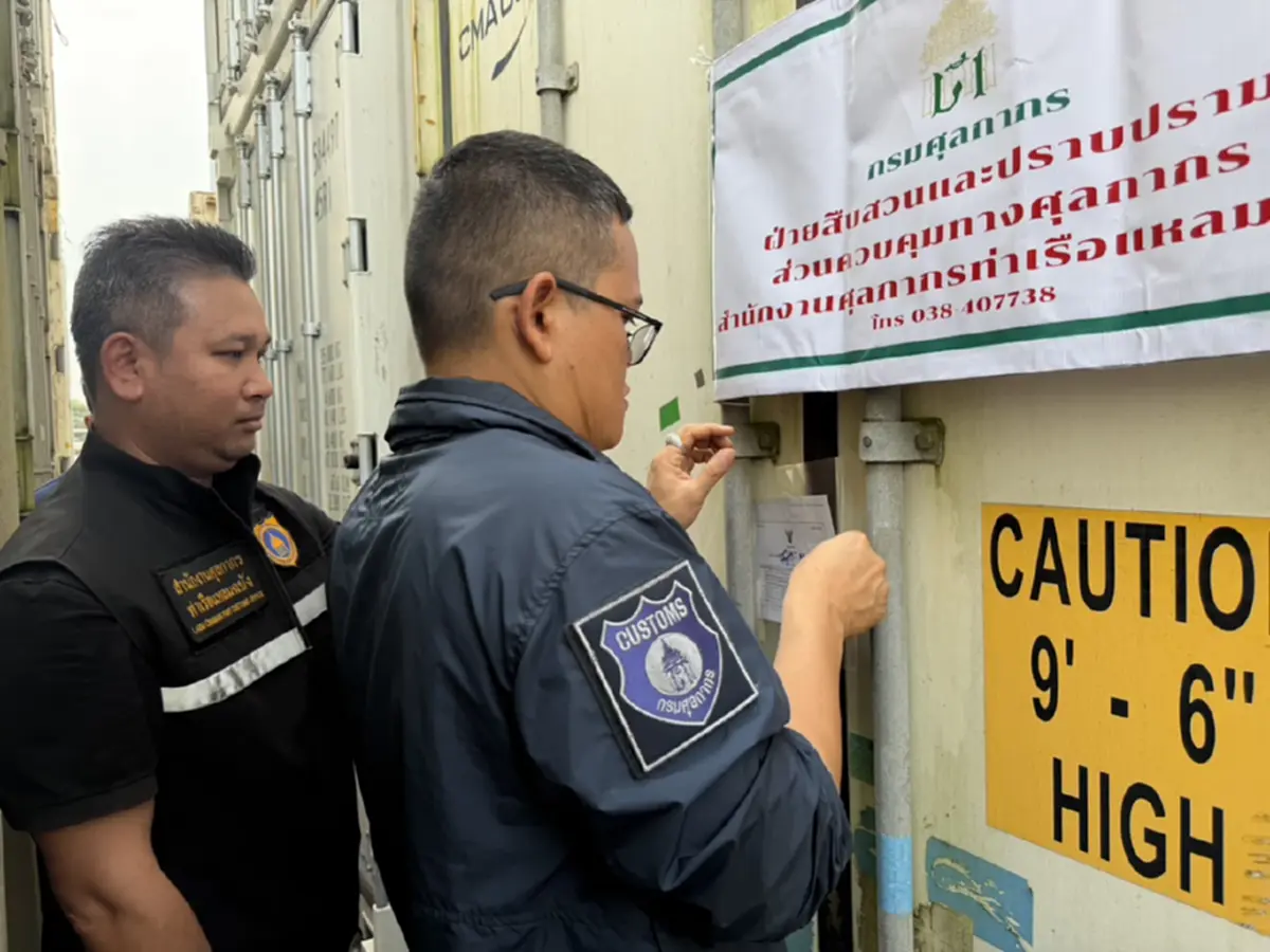 ศุลกากรบุกยึด 32 ตู้ขาไก่ต้องสงสัย น้ำหนักกว่า 8 แสนกก.
