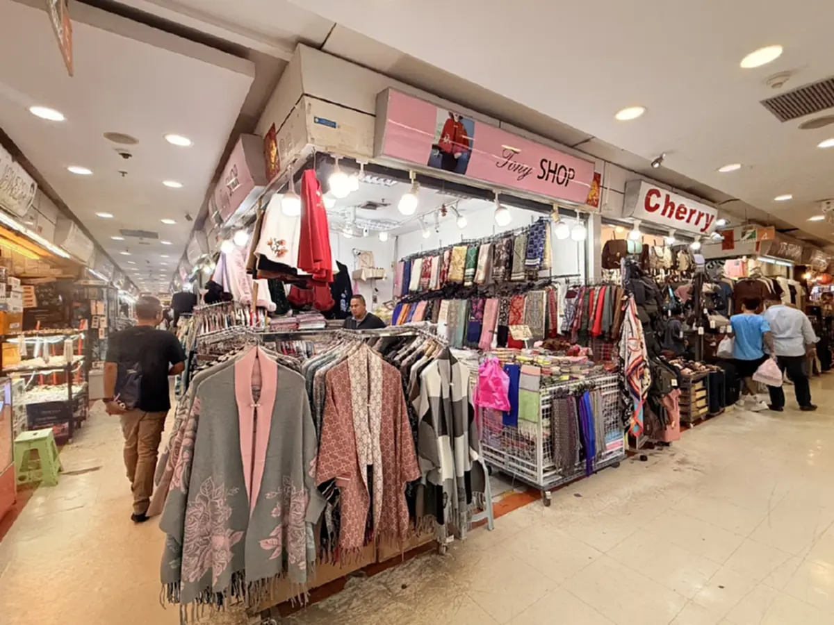 กวาดล้างต่างด้าวลูกจ้างทุนจีน หลอกขายสินค้าปลอมนทท.กลางกรุงฯ