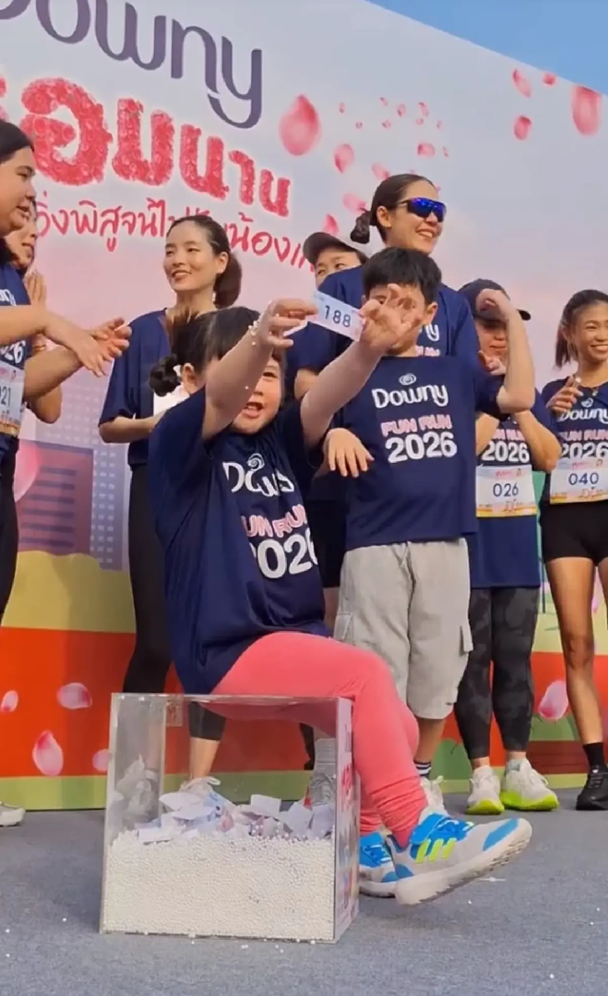 เอาแล้ว น้องเกล ชีเสิร์ฟไม่หยุด หยิบเลขจากกล่อง ทำแฟนๆฮือฮา