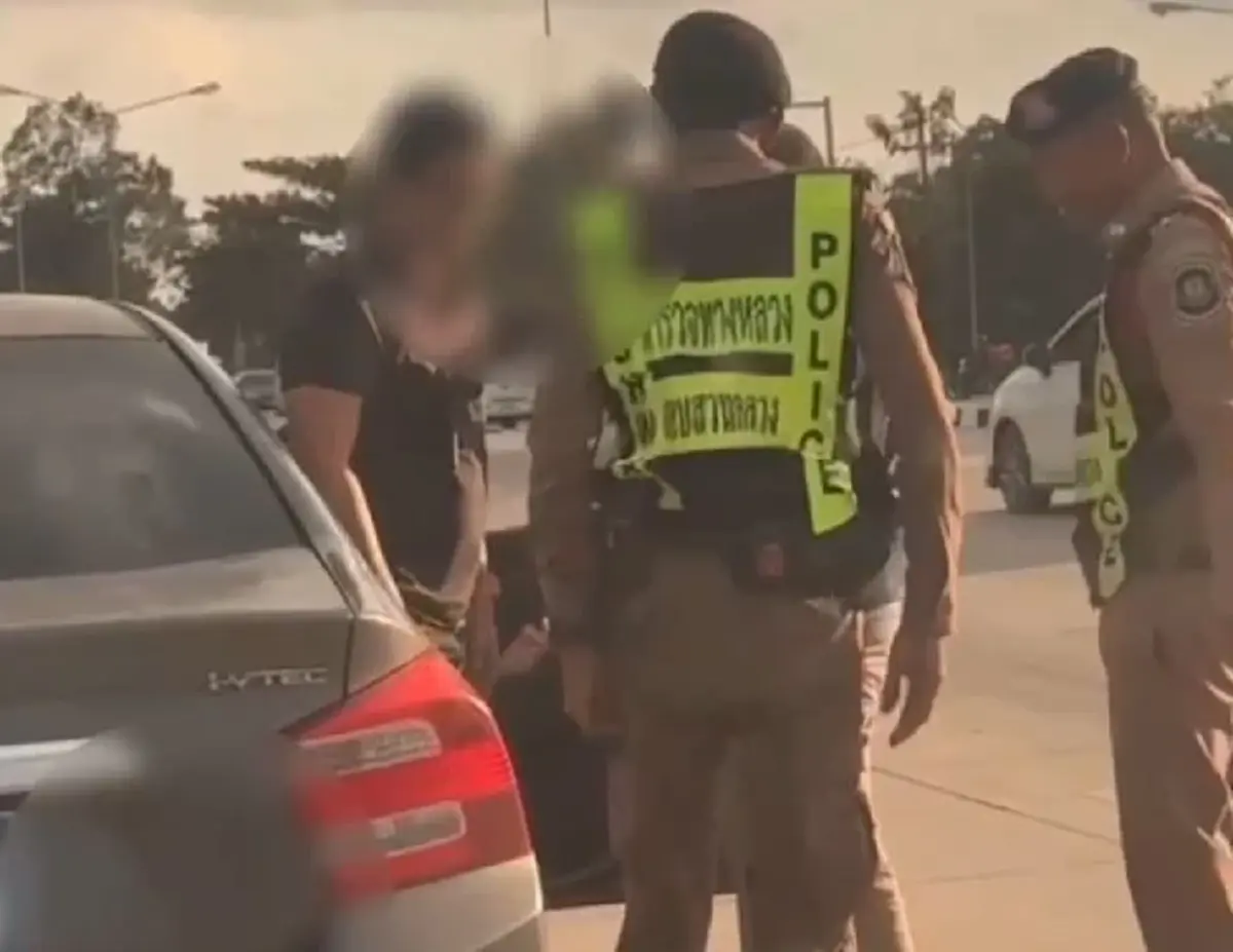 ล่ากลางถนน จับ บอส ท่าทอง ป้ายขูด เปิดรถเจอปืน ก่อนโป๊ะคดีติดตัว