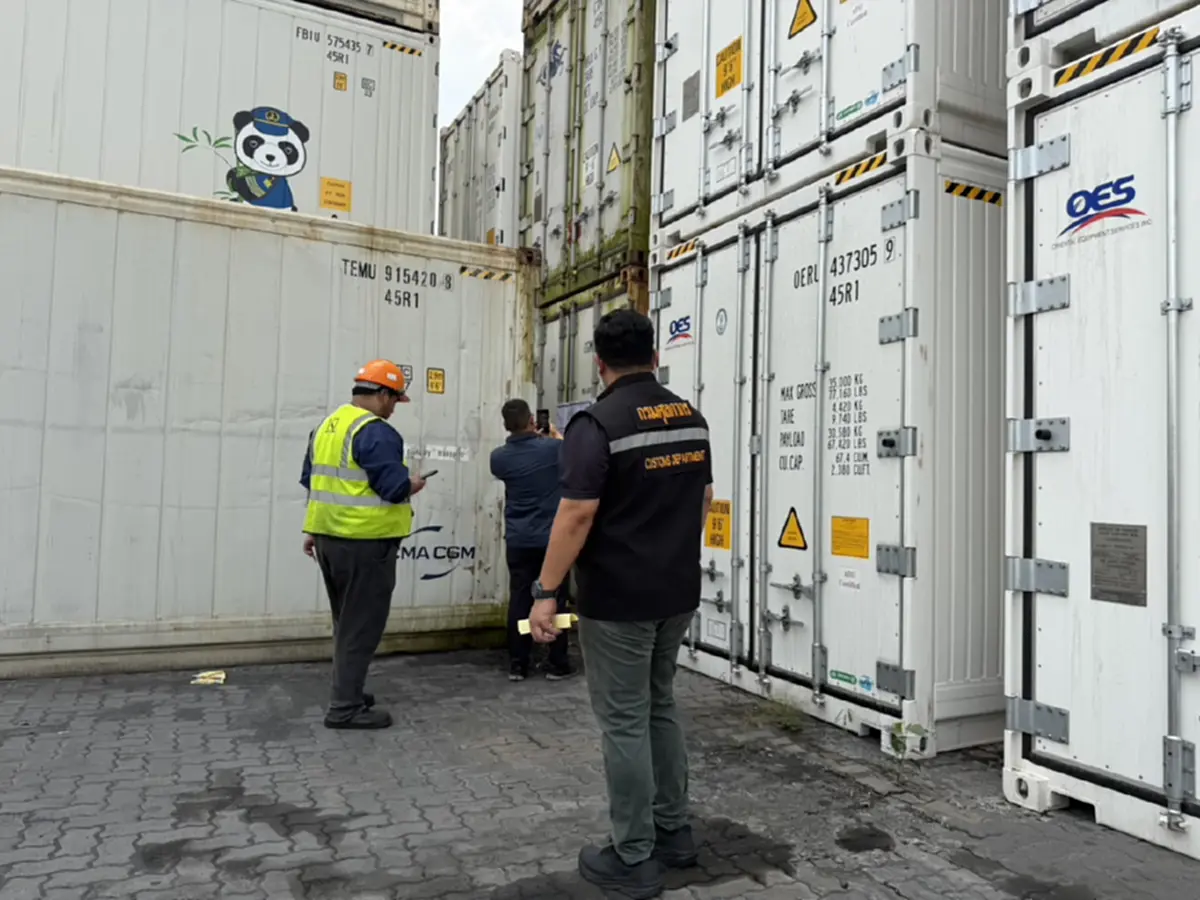 ศุลกากรบุกยึด 32 ตู้ขาไก่ต้องสงสัย น้ำหนักกว่า 8 แสนกก.