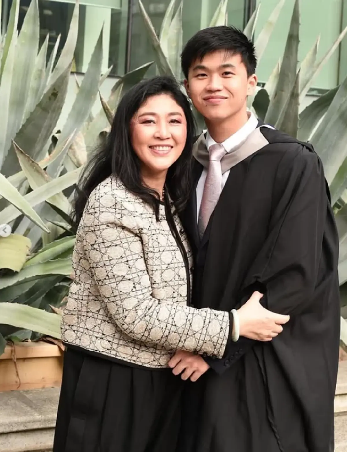 หวานมาก "น้องไปป์" ลูกชายอดีตนายกฯ "ยิ่งลักษณ์" เปิดตัวแฟนสาว