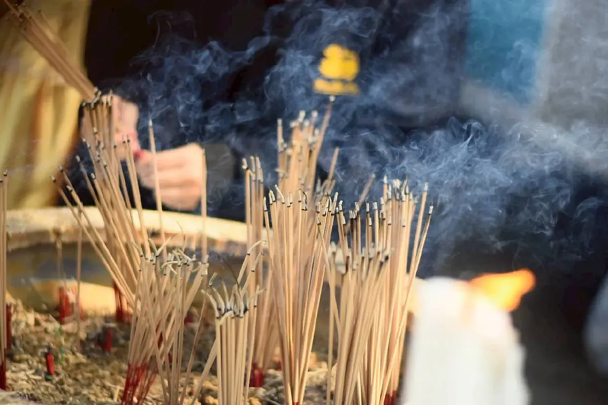 ฮือฮาเลขหางประทัด นายก อบต.คลองสามคนใหม่ ถวายศาลพ่อปู่พระพรหม