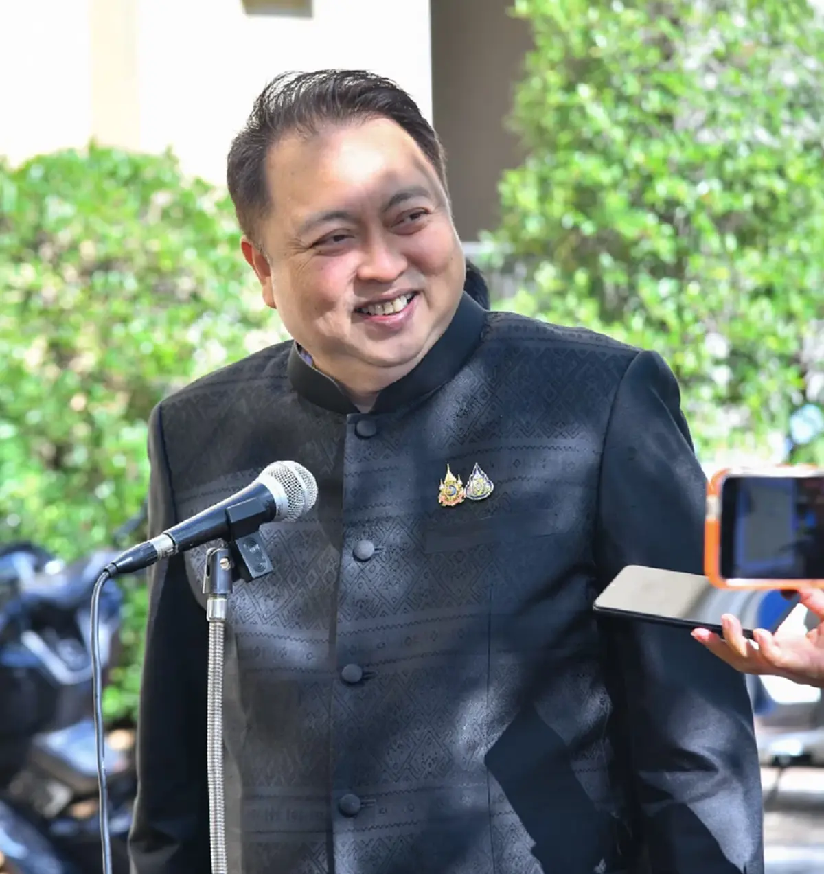 ไอซ์ รักชนก ท้าเดือด สุชาติ ชมกลิ่น กล้าไหม กระหน่ำแชร์สนั่น