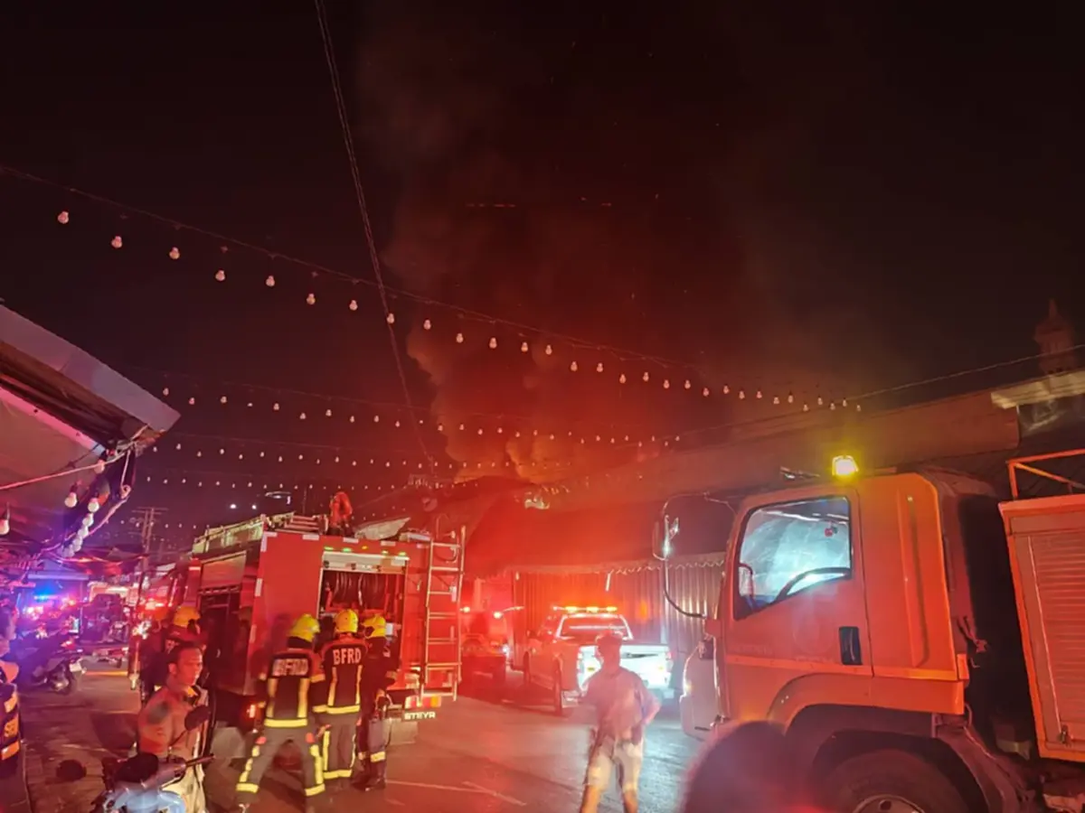 เปิดสาเหตุ ไฟไหม้ตลาดนัดจตุจักร กลางดึก เผยความเสียหายล่าสุด