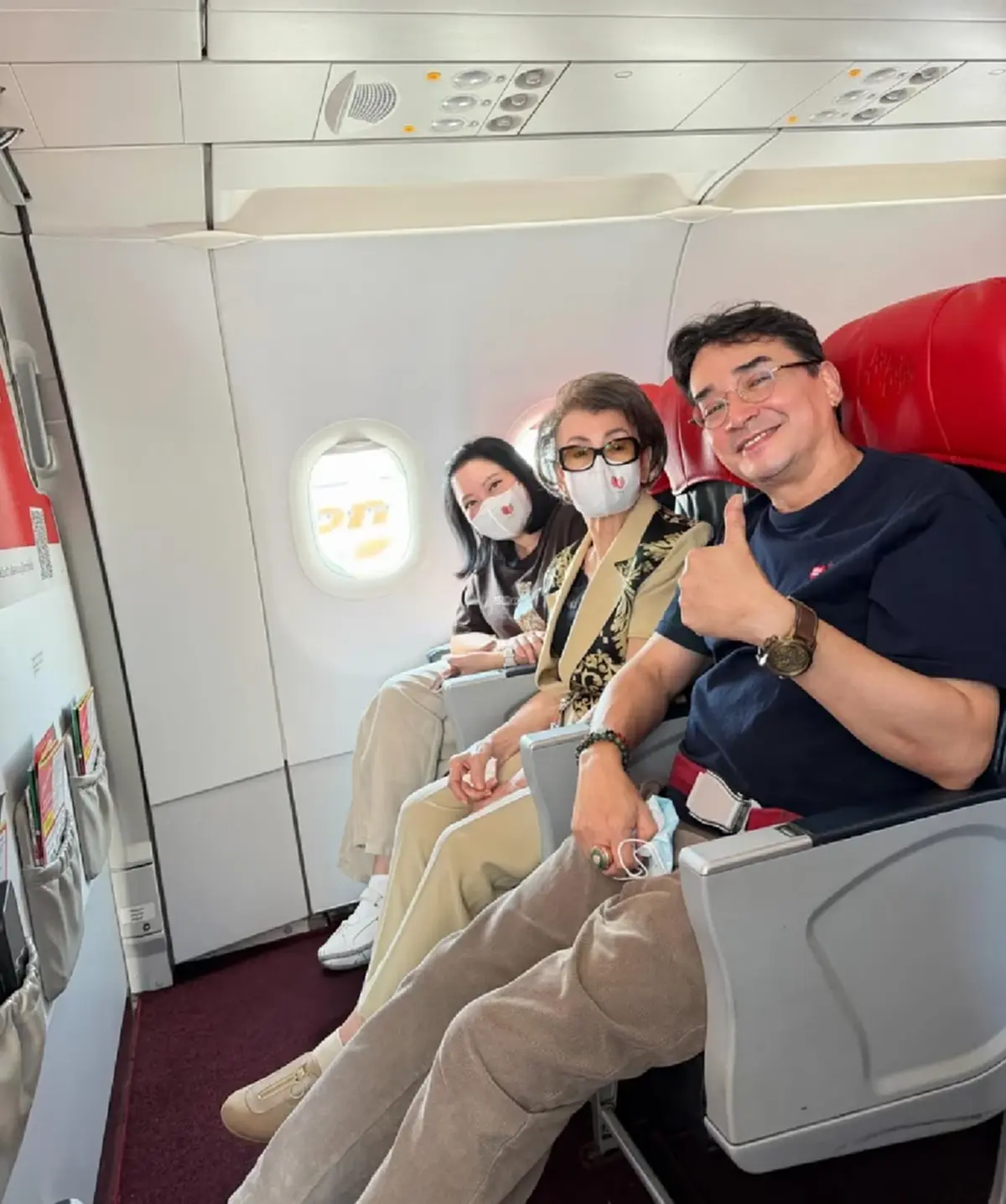 “นีโน่ เมทนี” ลงภาพคู่คุณแม่วัย 87 อดีตแอร์โฮสเตส ทำโซเชียลฮือฮา