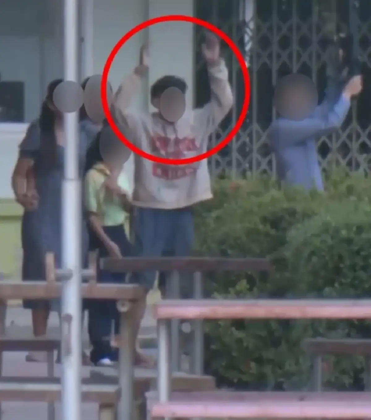 ผิดคาด เปิดผลตรวจสารเสพติด ในร่างกาย หนุ่ม 18 บุกโรงเรียนพะตงฯ