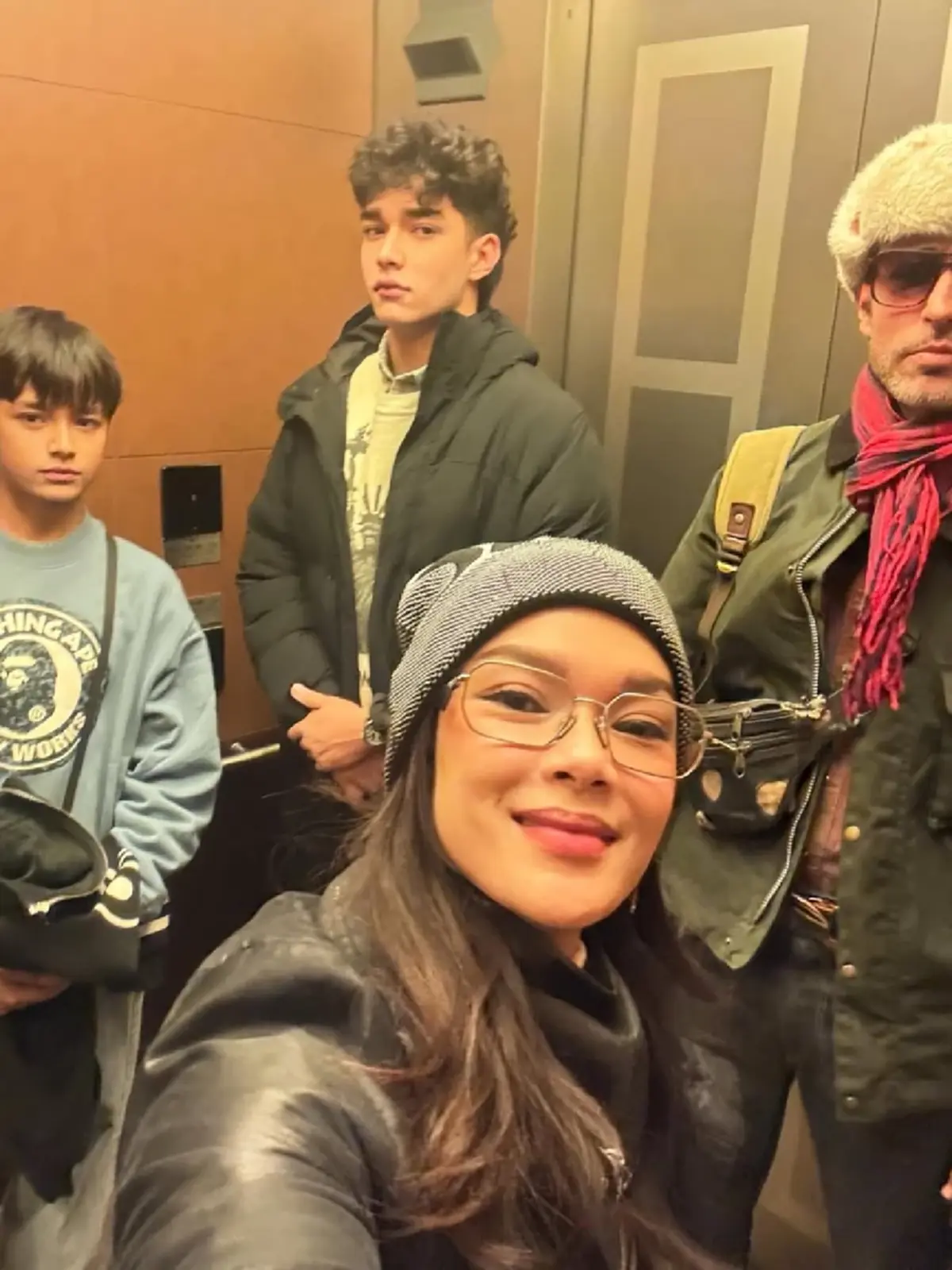 ตะลุยทริปญี่ปุ่น   ยกครอบครัวเที่ยว แต่ลูกชายหล่อแย่งซีน