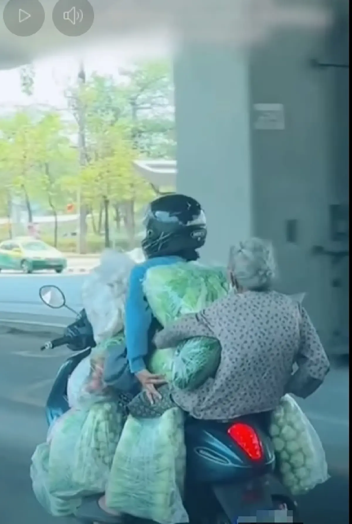 น้ำตาซึม เบื้องลึกชีวิตคุณยายขายผัก รู้แล้วยิ่งสงสาร