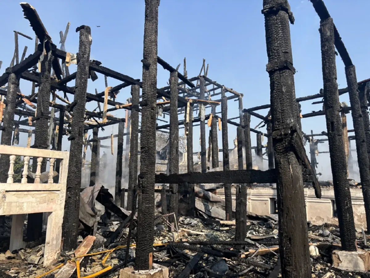 เปิดภาพล่าสุด กุฎิไม้วัดม่อนปู่ยักษ์ ไฟไหม้วอดเสียหายทั้งหลัง