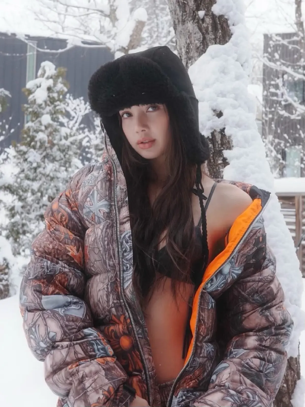 ส่องแฟชั่น ธรรมนัส ดูแสงเหนือ เสื้อรุ่นเดียวกับ ลิซ่า ราคาไม่ธรรมดา