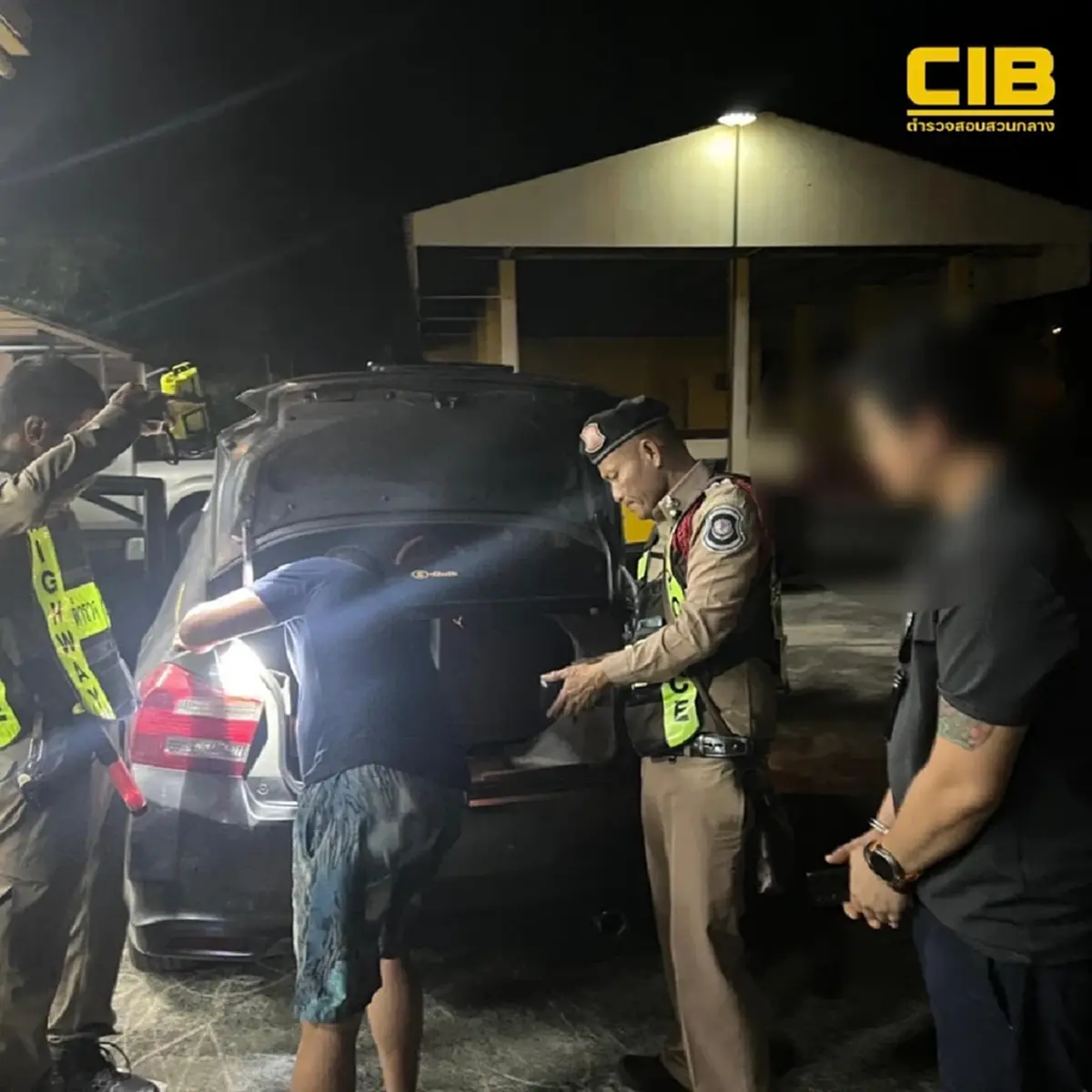 รวบ “บอส ท่าทอง” ป้ายทะเบียนขูด ตรวจพบอาวุธพร้อมกระสุน