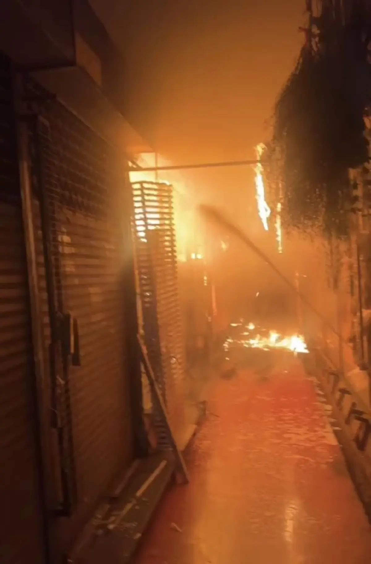 ถึงว่าไฟลุกลามเร็ว รู้แล้วร้านค้าขายอะไรโดนไหม้ในตลาดจตุจักร