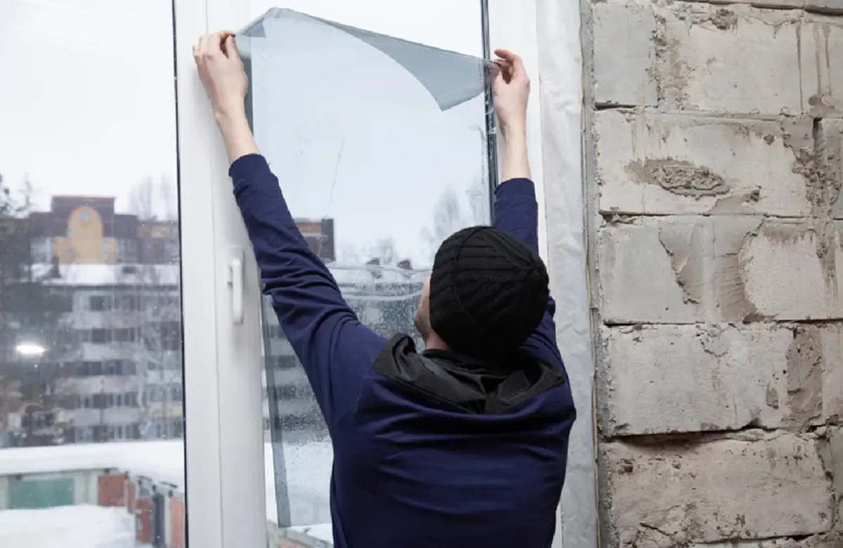 ติดฟิล์มหน้าต่างบ้าน vs ม่าน