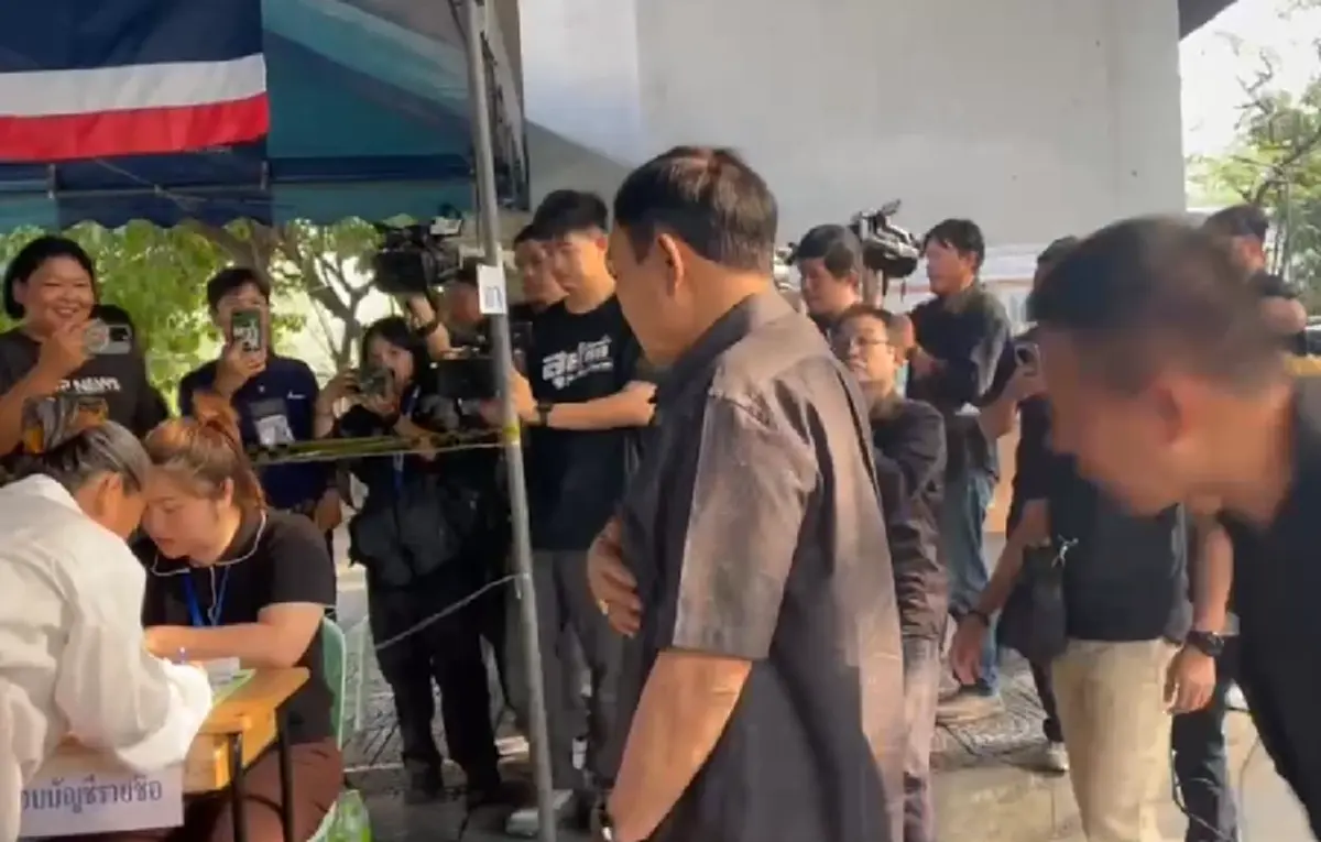 พล.อ.ประยุทธ์ มาแล้ว ใช้สิทธิ์เลือกตั้ง พูดตรงๆเรื่องรัฐบาลใหม่