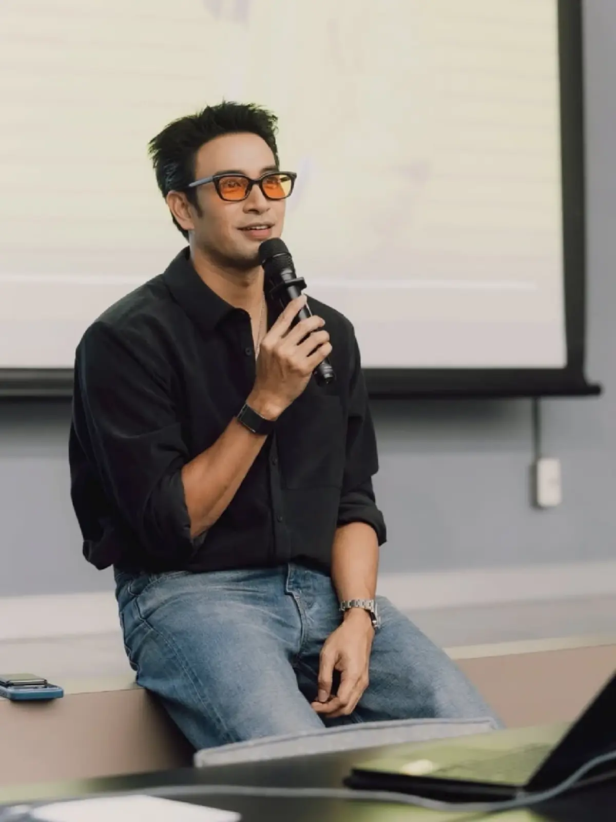 นักศึกษาฮือฮา ม.รังสิต เปิดตัวอาจารย์พิเศษ ที่เเท้พระเอกดัง