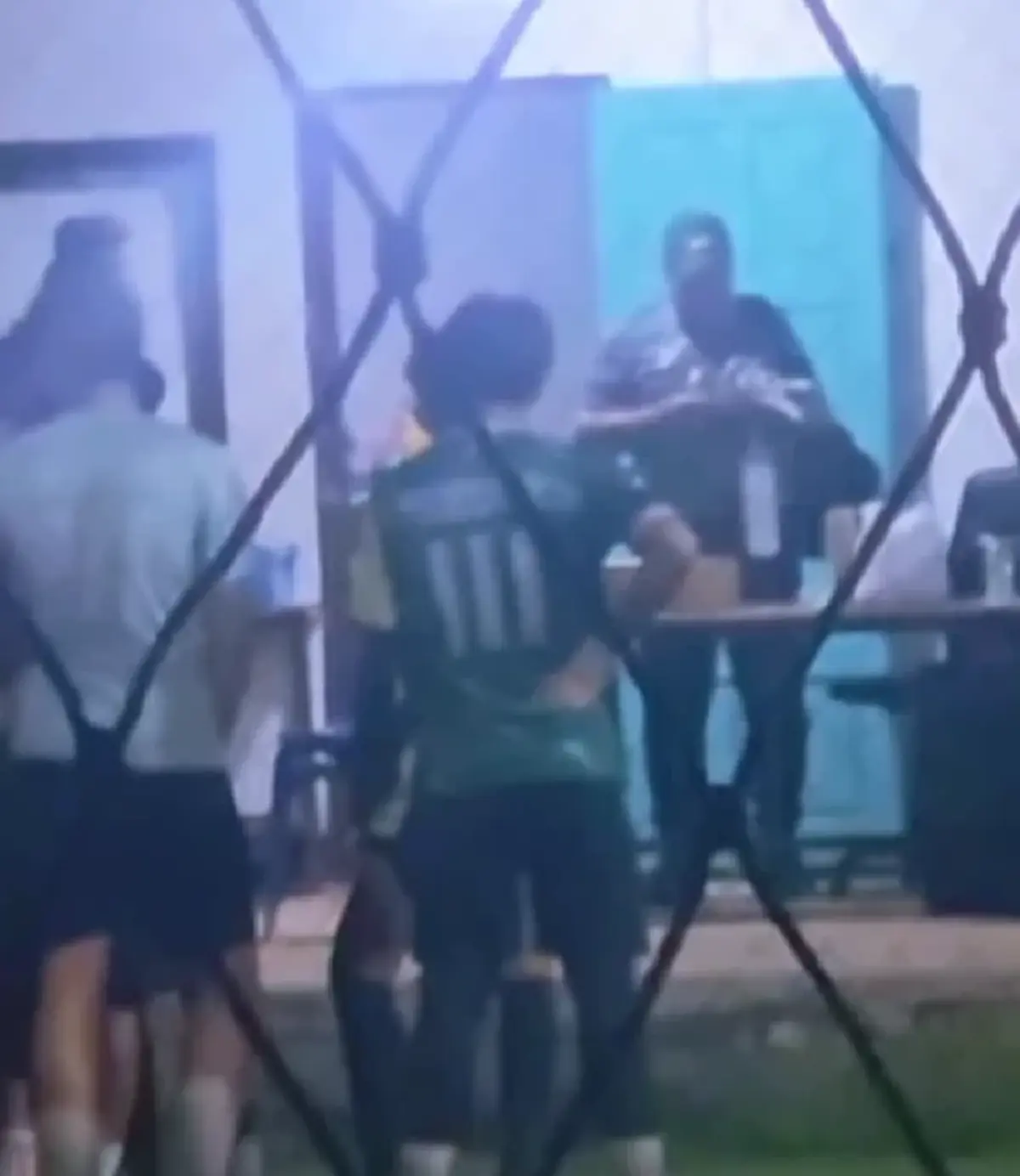 ความจริงอีกมุม "อาจารย์สกล" ลูกศิษย์ไม่ช่วยถือของ ปิดไฟสนามไล่