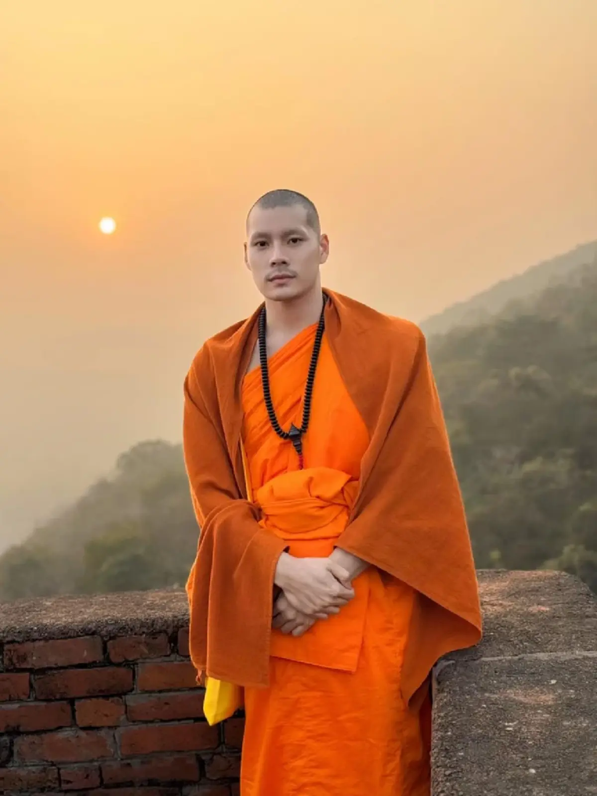 หลวงพี่สุดละมุน ลงคลิปหาบ้านให้แมว แต่ละคอมเมนต์พร้อมลงอเวจี