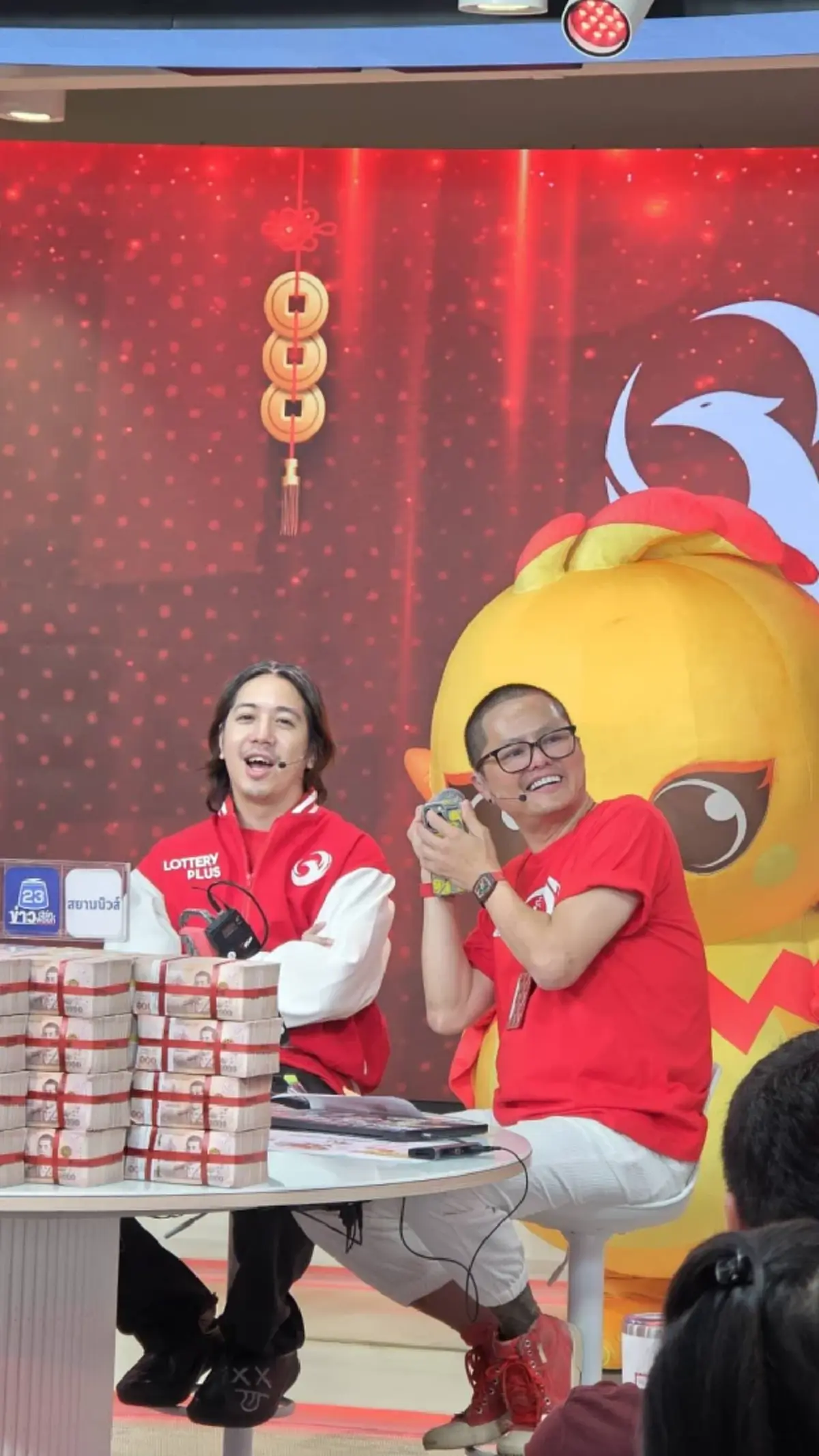 เศรษฐีใหม่กับลอตเตอรี่พลัส ซื้อครั้งแรกรับจัดหนักทั้งหมด 48 ล้าน