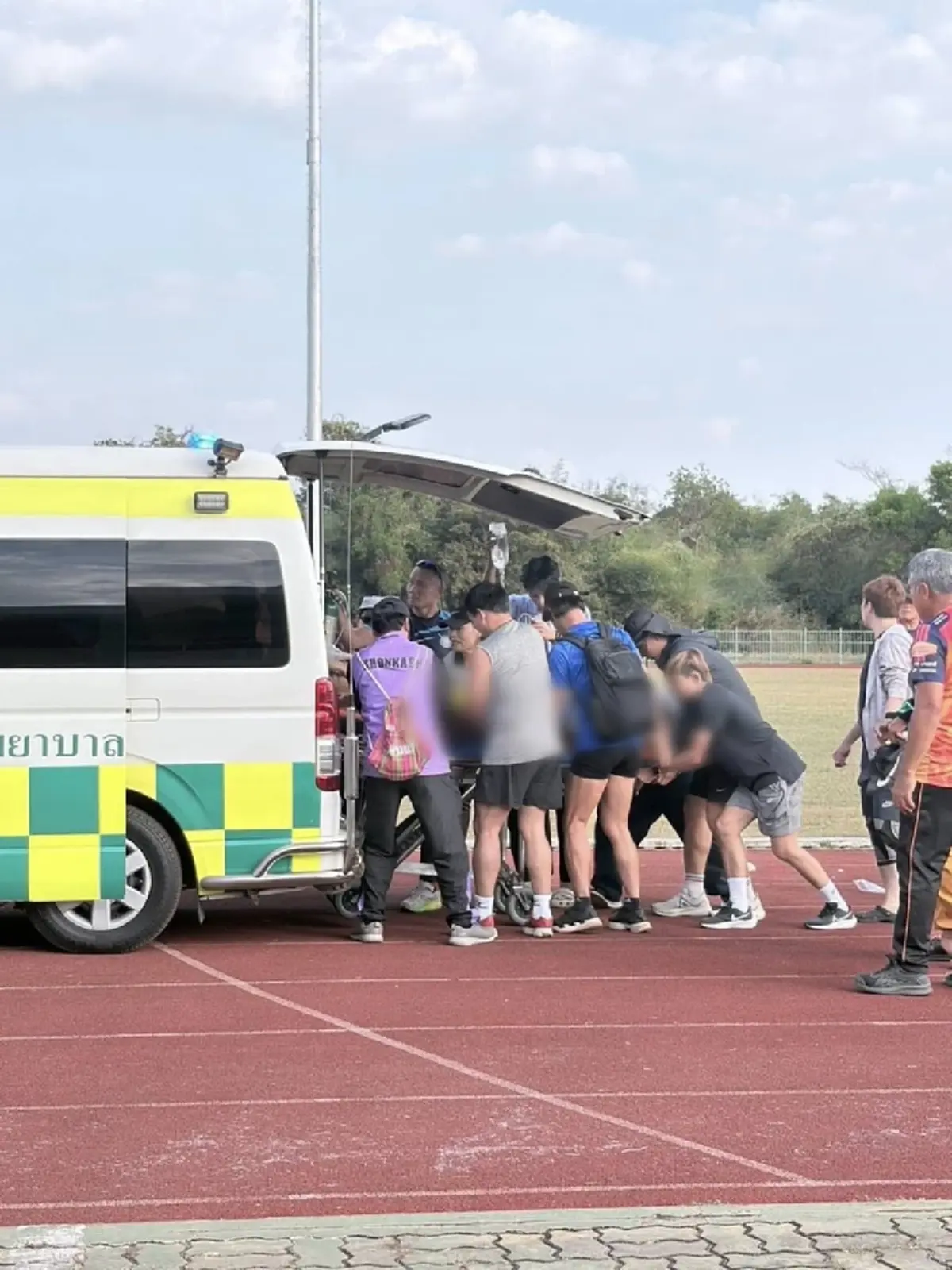 เศร้า นักกรีฑาอาวุโส วูบข้างสนาม จนท.ทำ CPR แต่ยื้อไม่สำเร็จ