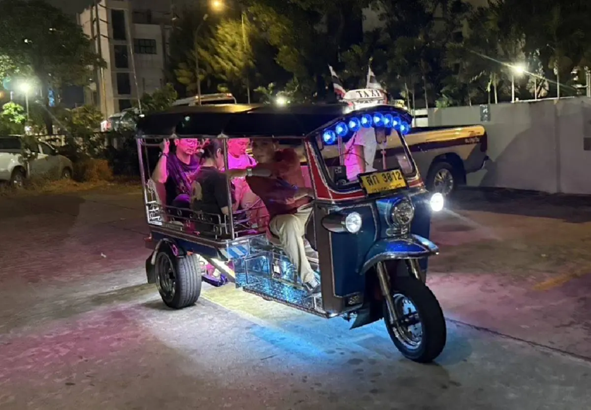 โจรเหิมกลางกรุงฯ ขี่จยย.ประกบรถตุ๊กตุ๊ก กระชากสร้อยทอง 10 บาท