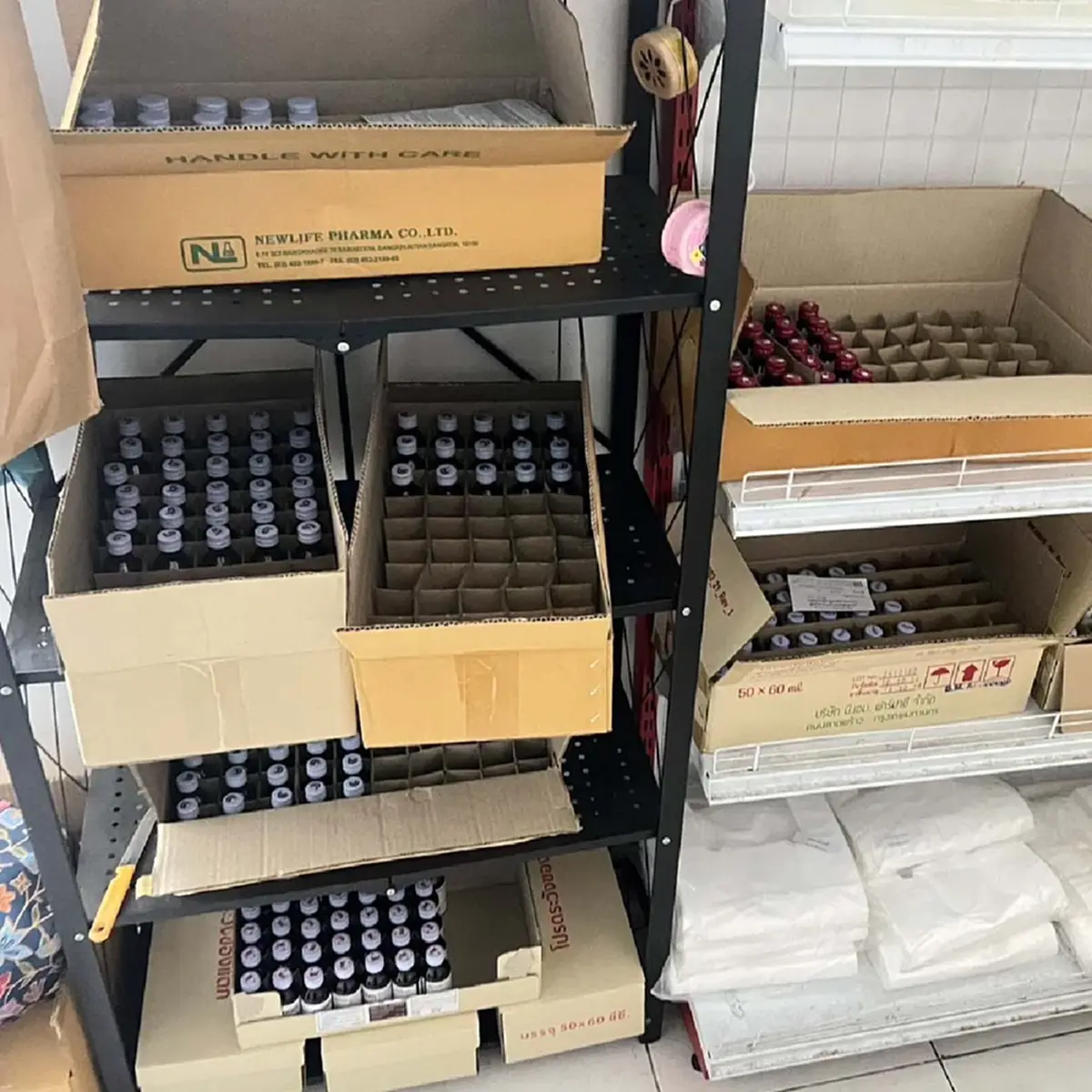 รู้แล้วที่ไหนบ้าง 7 ร้านขายยากลางกรุงฯ บุกจับเภสัชกรเก๊ จบม.3