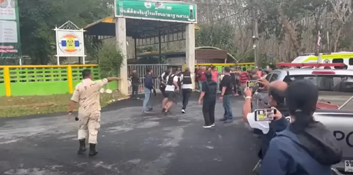 ครูสาวแจ้งข่าว ผอ.โรงเรียน ยังไม่เสียชีวิต หลังถูกคนร้ายควงปืนบุก