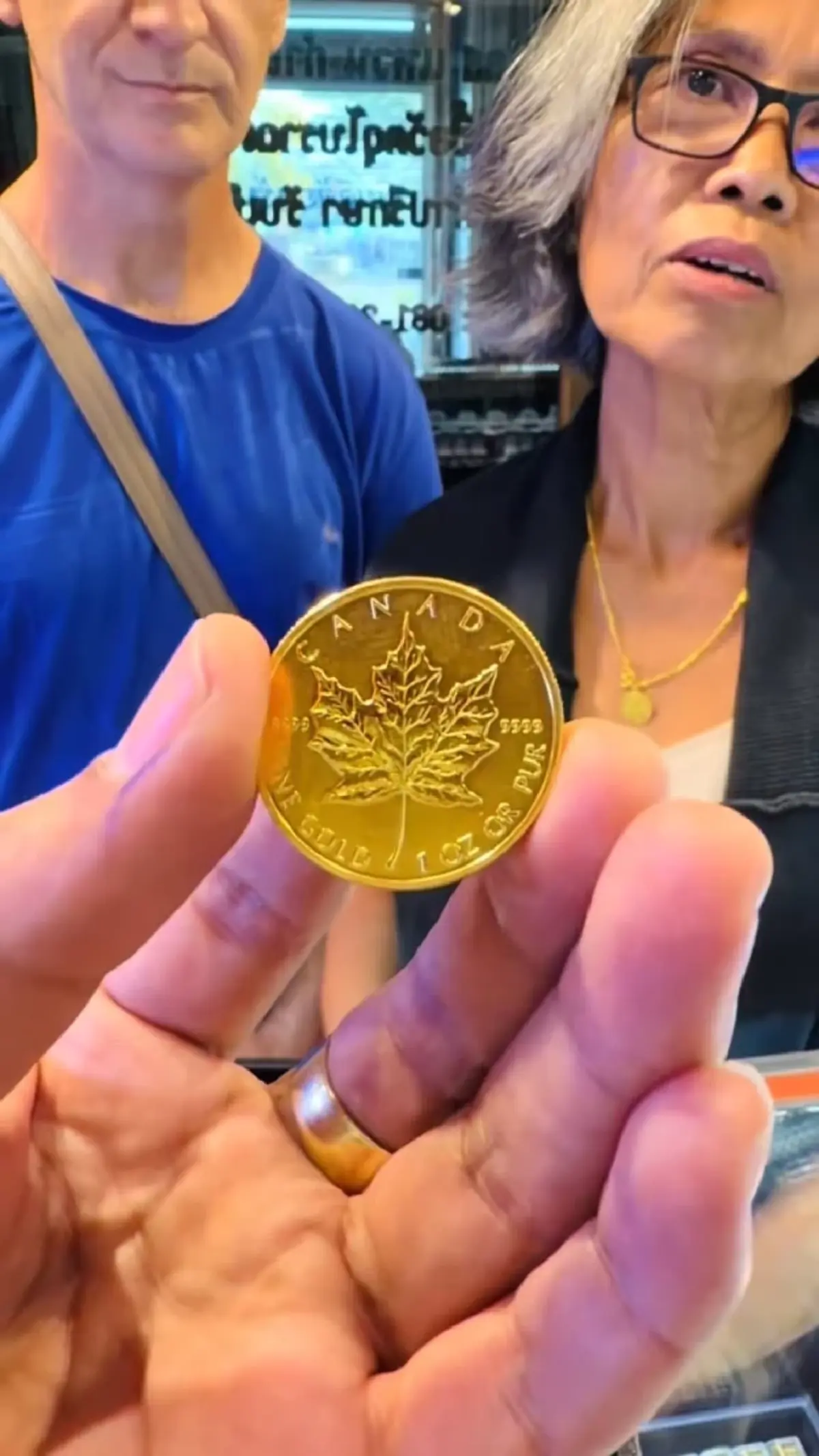 คู่รักหอบทองสะสมมาขาย หวังได้พอประมาน ผลตรวจออกมาทำคาดไม่ถึง