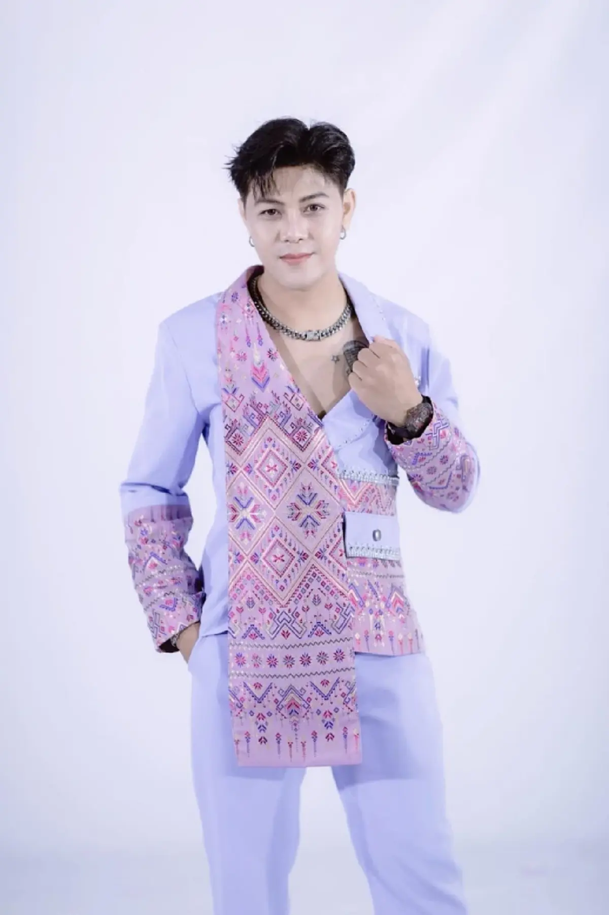 งานเข้า "หมอลำหนุ่ม" ต้นสังกัดสั่งฟ้าผ่า เซ่นคลิปโดดถีบอดีตเมีย